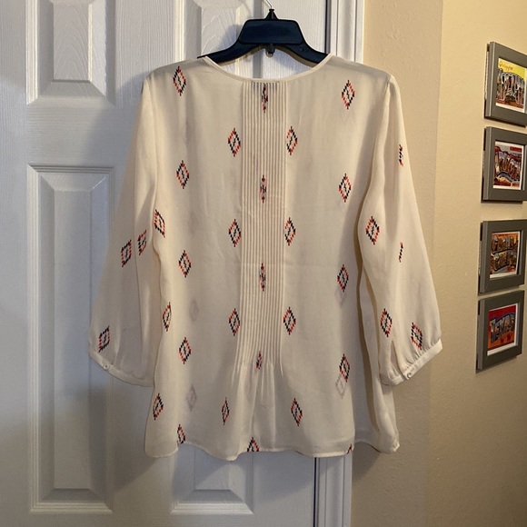 Like New, Cream Colored, Limited Aztec Print Blouse. Size Large - Picture 6 of 7